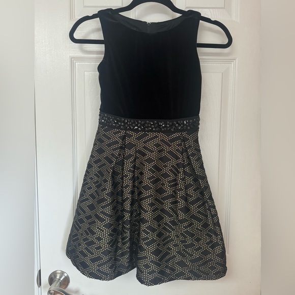 Girls Dress - Picture 1 of 3